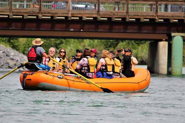 A raft with guests leaving the put in